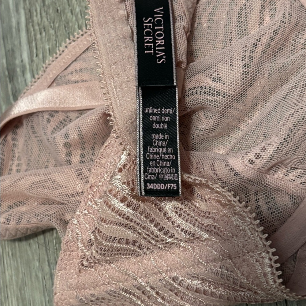 Victoria's Secret Blush Lace Bra - Picture 4 of 4